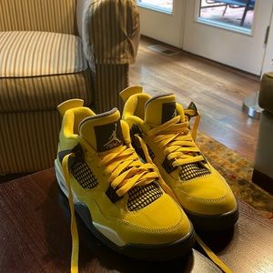 Yellow womens jordan 4’s. Size 5.5 US